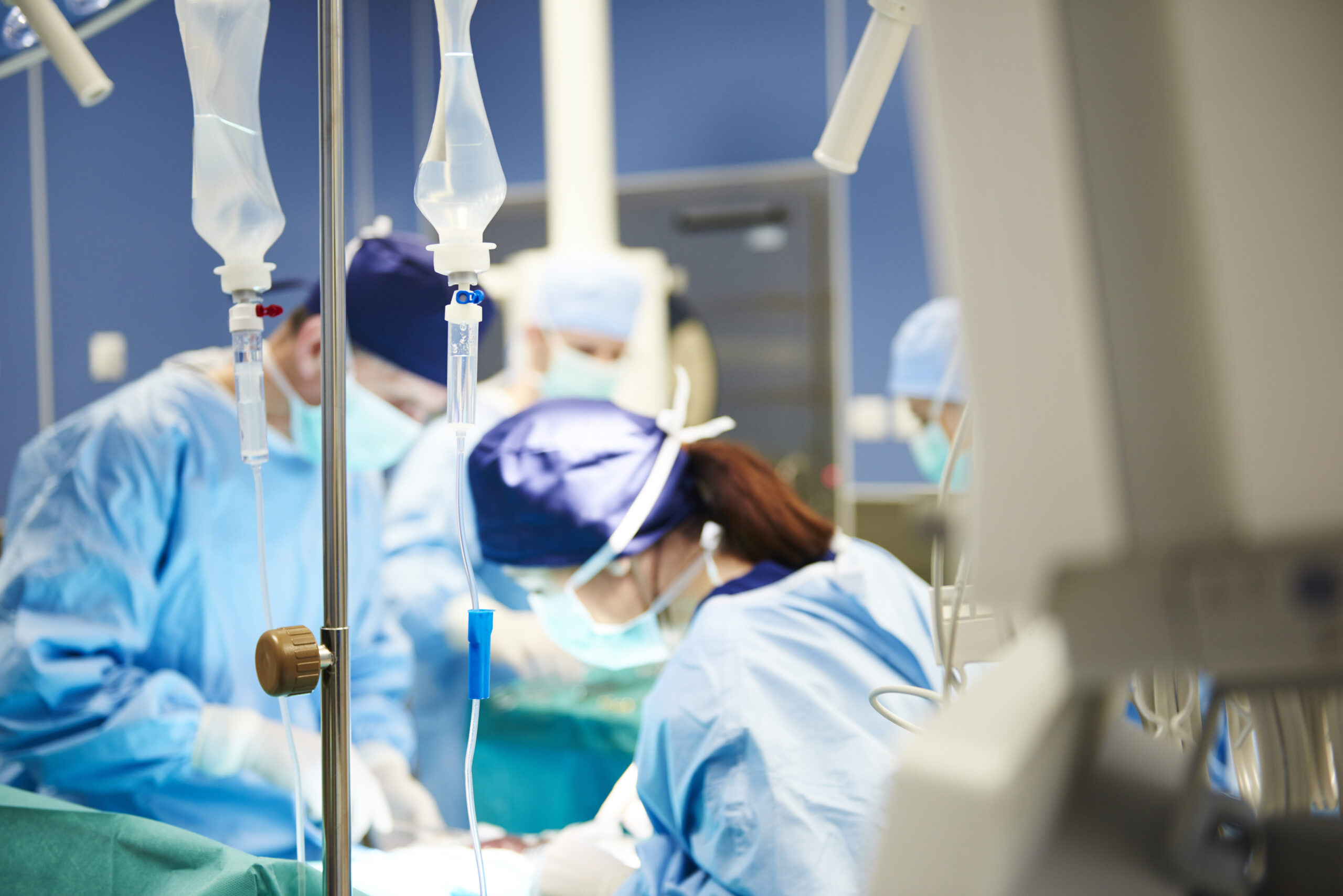 Włoscy lekarze przeprowadzili przeszczep obu płuc zniszczonych przez koronawirusa u 18-latka