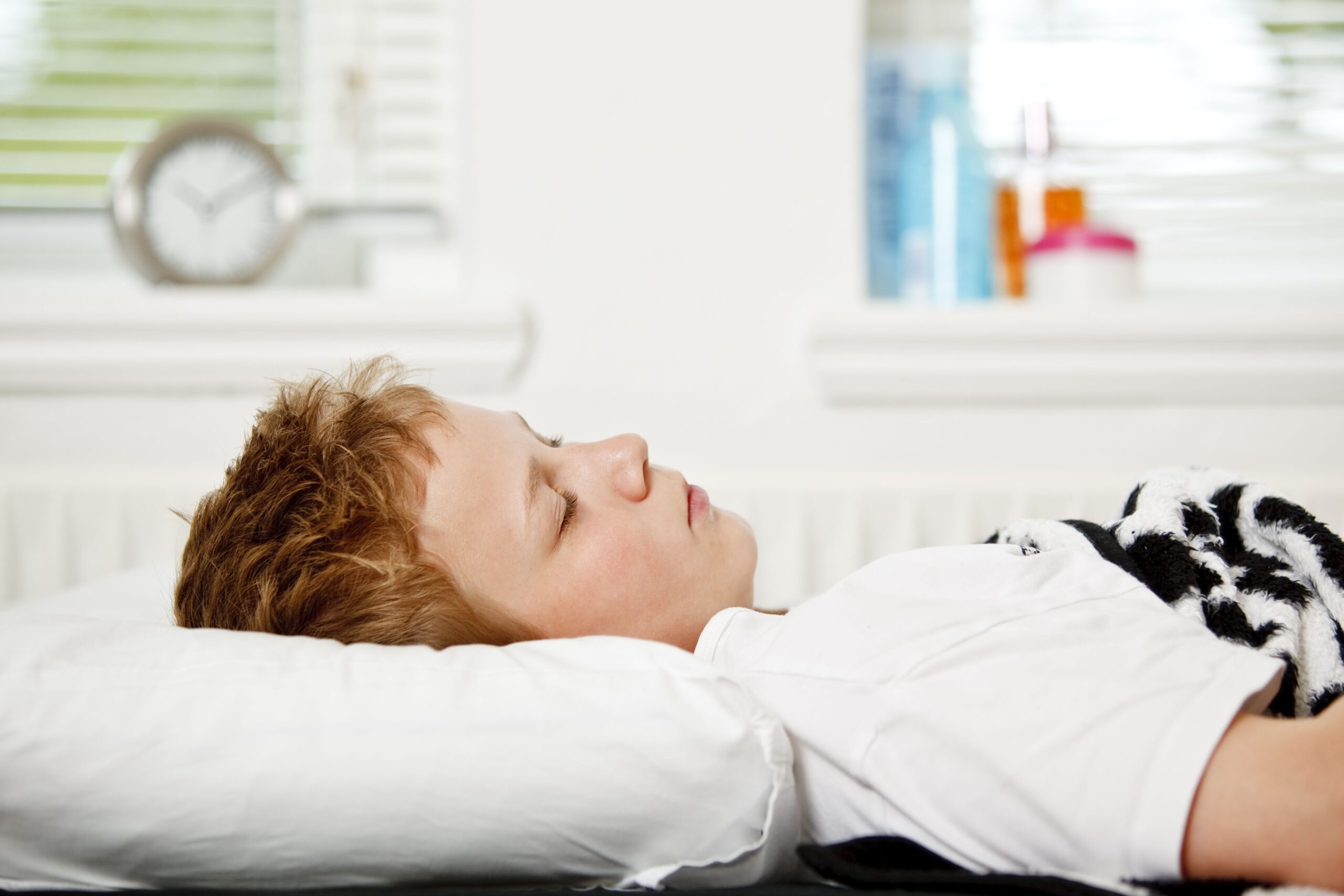 Jaki wpływ na działanie mózgu ma niedobór snu u dzieci?